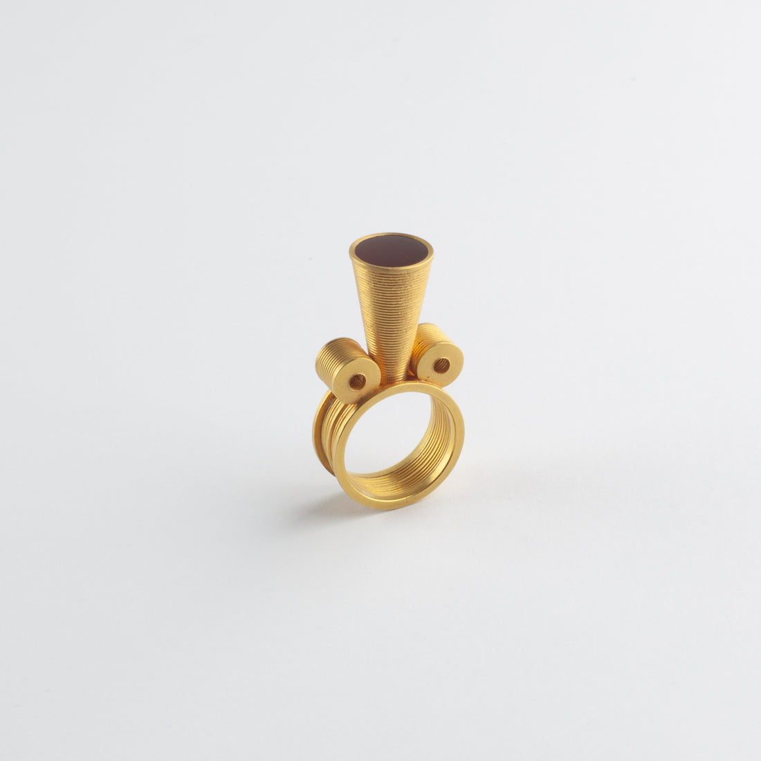 gold ring classical with carnelian