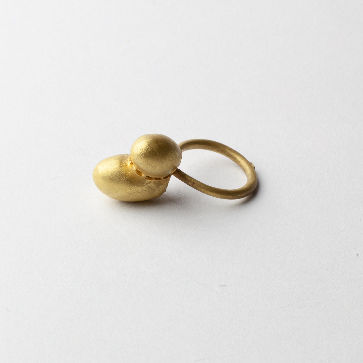 'Neophysalia' ring