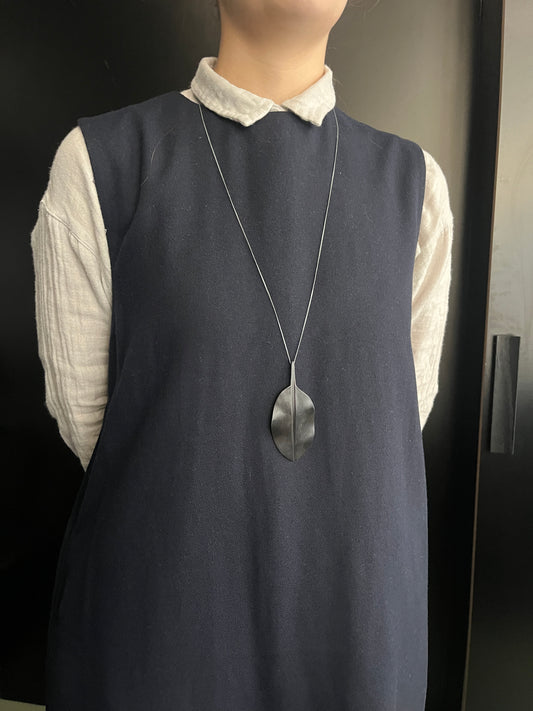 'Needle pendant #17 (Kāpuka)'