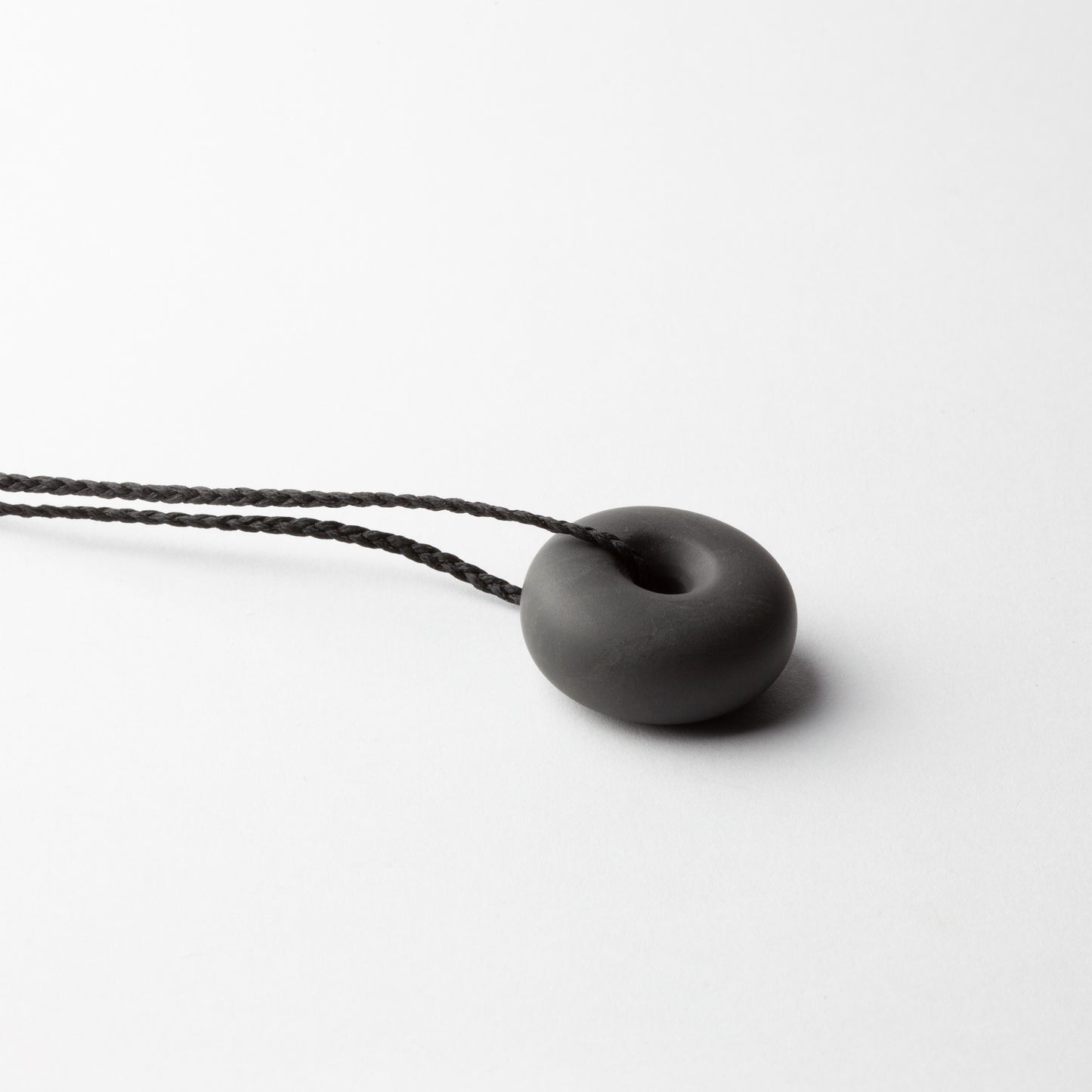 'Jump ring' pendant (black)