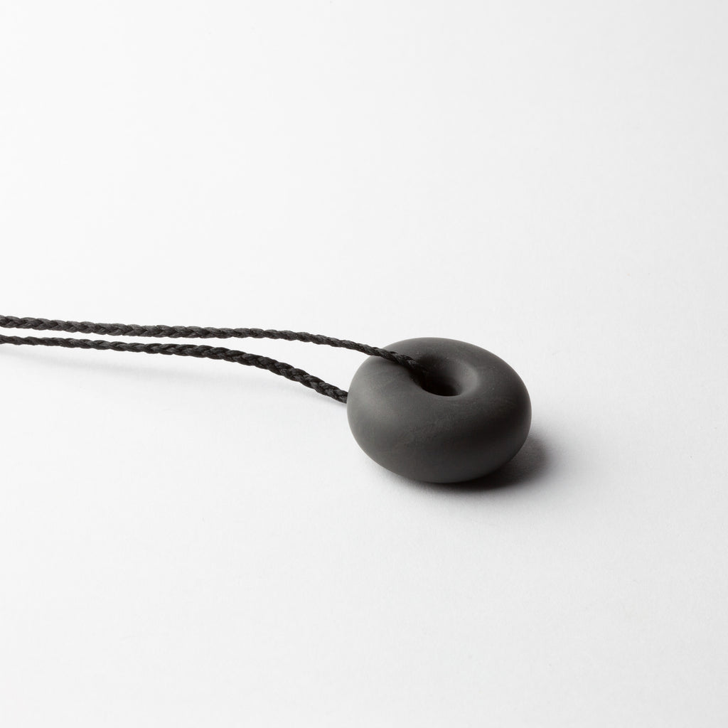 'Jump ring' pendant (black) Funaki