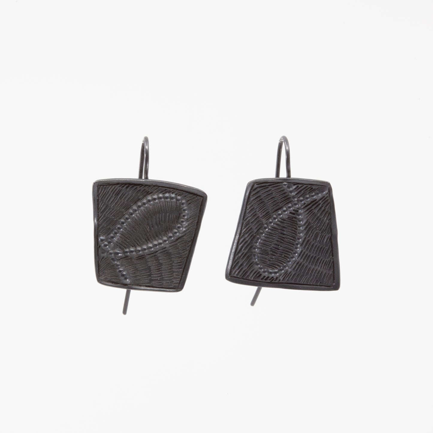 'Fragment' hook earrings - black