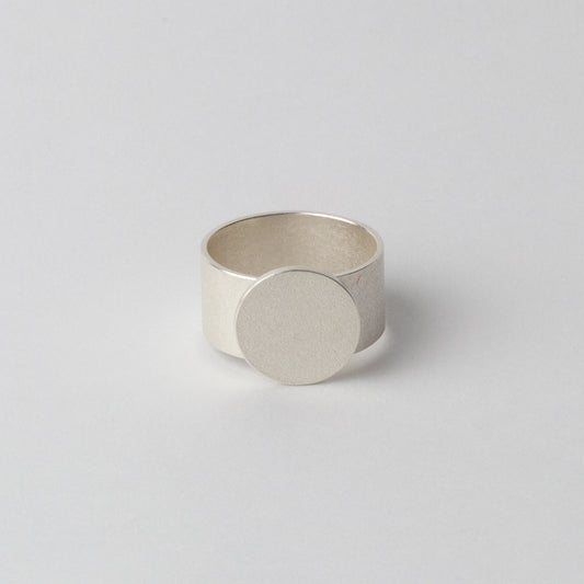 Silver textured ring (circle front)