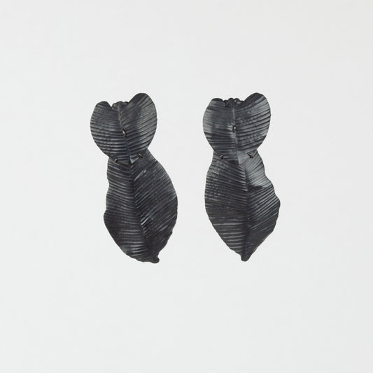 Double leaf stud earrings