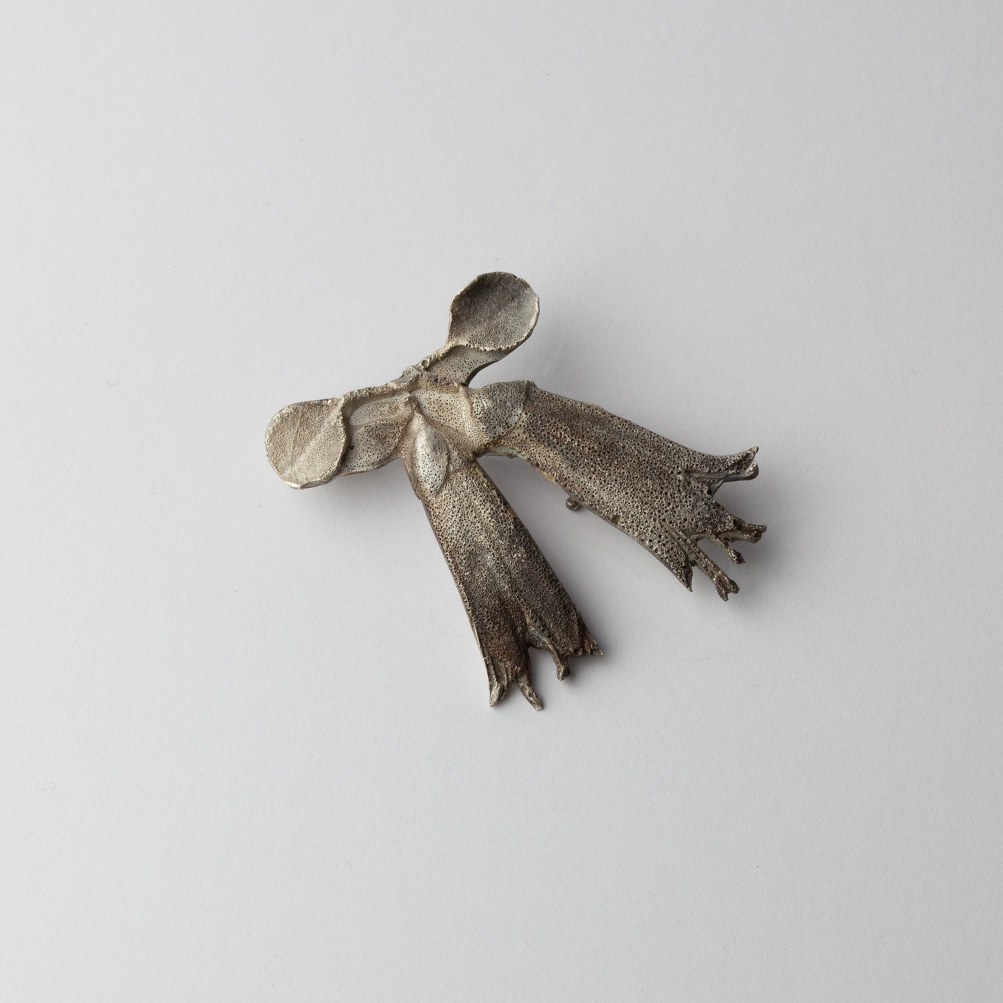 'Corea Alba' brooch