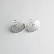 Arch hook earrings - silver