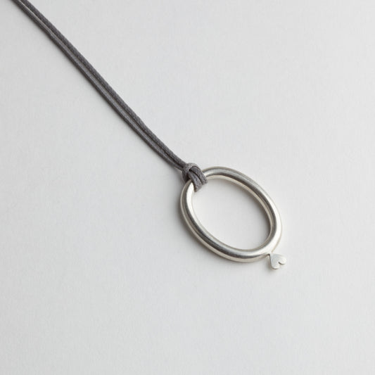 'No worries' pendant