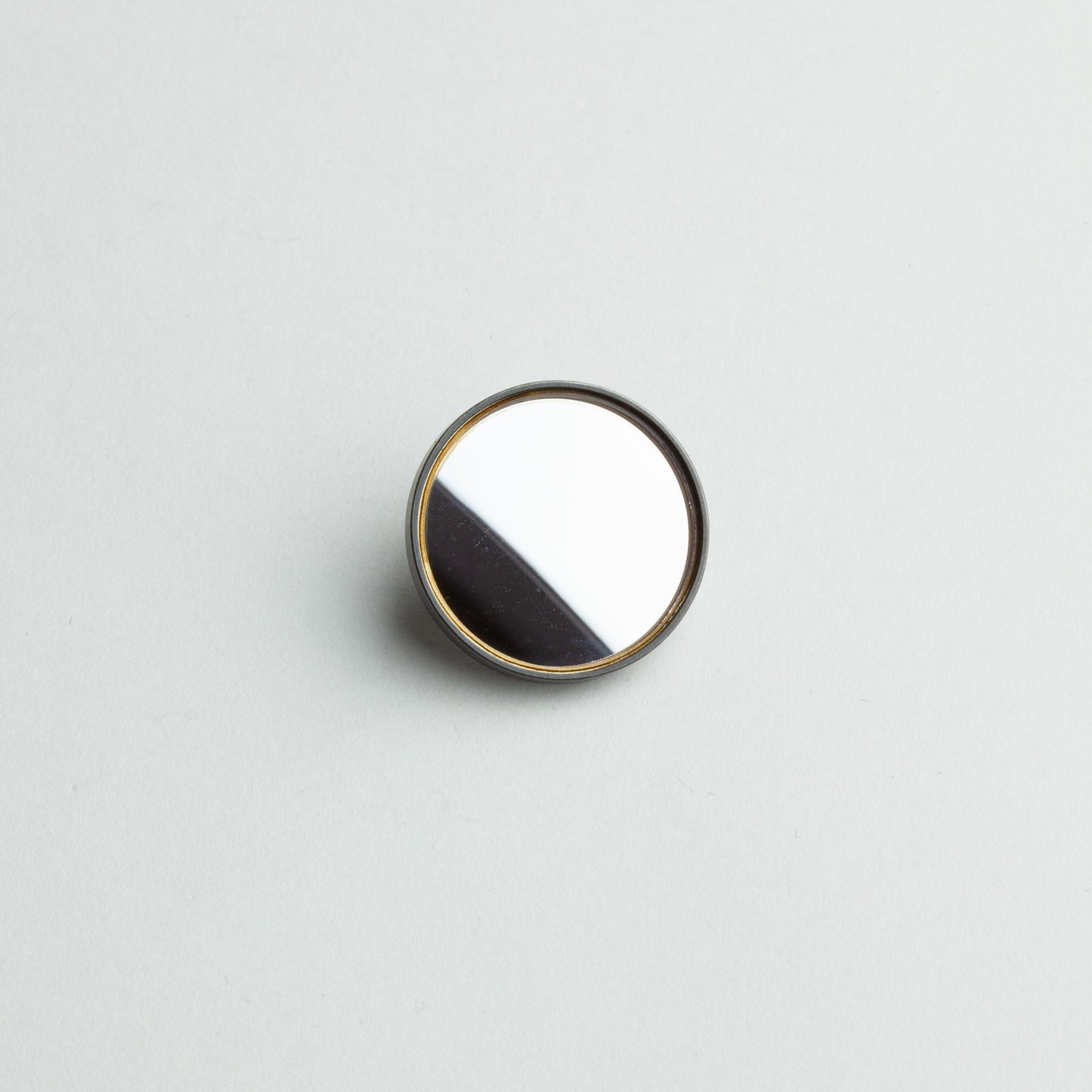 'Spiegel' brooch