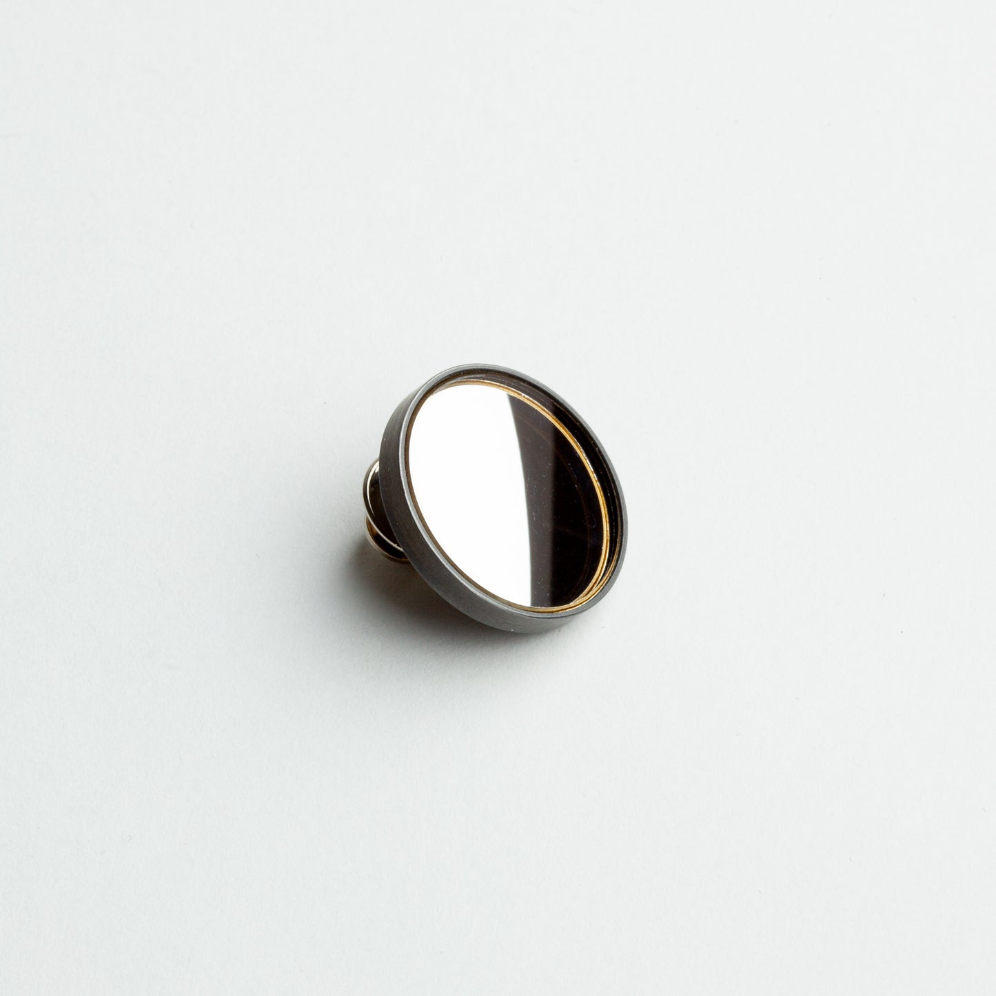 'Spiegel' brooch