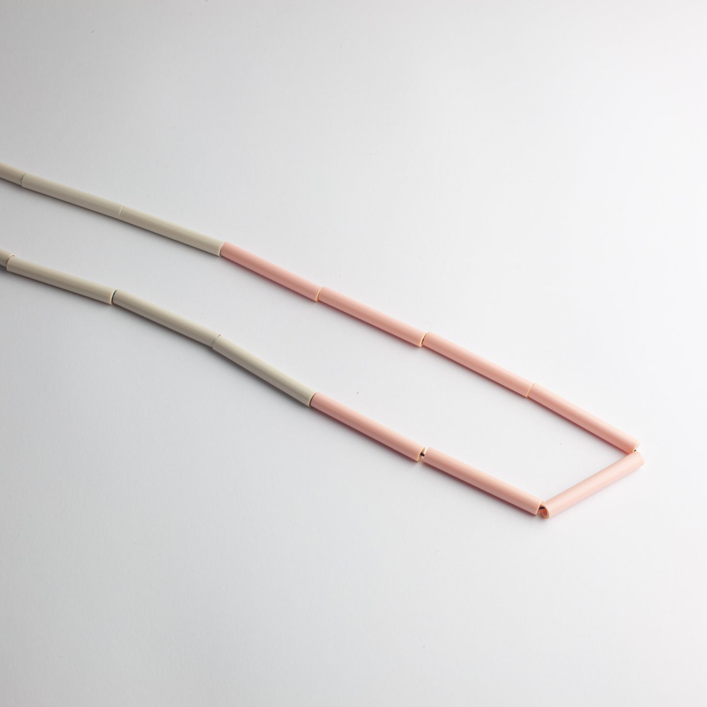 'Straws' necklace - pink/beige