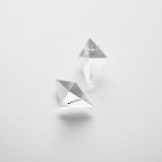 'Window: tetrahedron (S)' stud earrings
