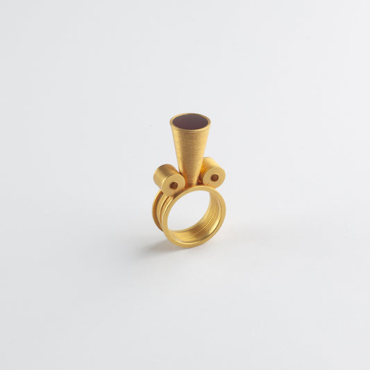 gold ring classical with carnelian