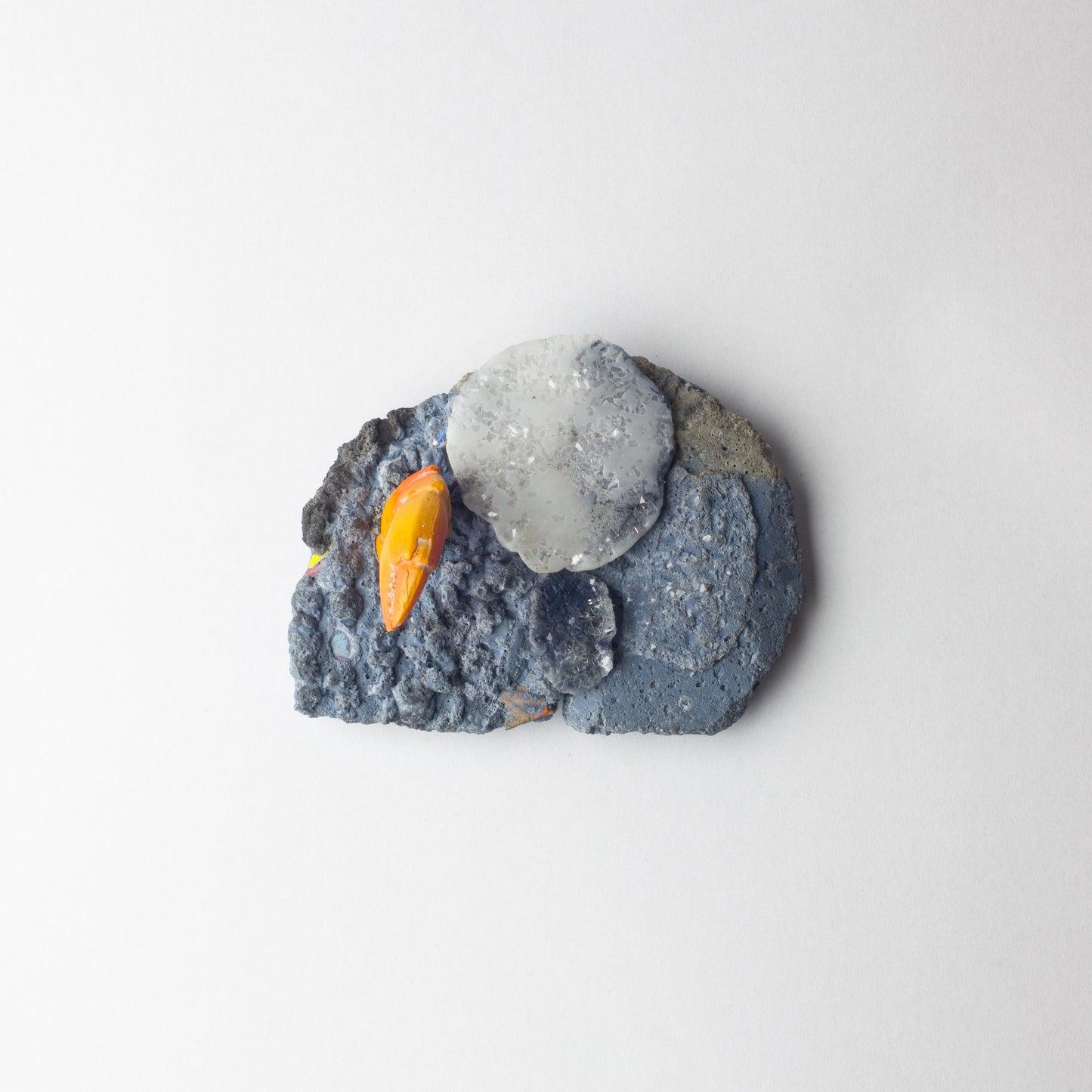 'August brooch (Rapujuhlat kuutamolla)'