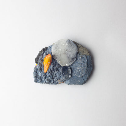 'August brooch (Rapujuhlat kuutamolla)'