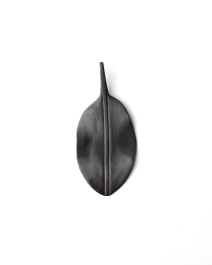 'Needle pendant #17 (Kāpuka)'