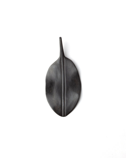 'Needle pendant #17 (Kāpuka)'
