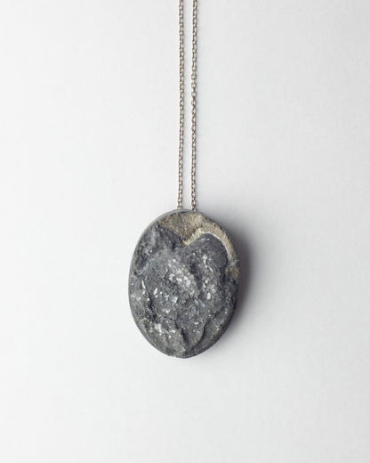 'Solid love pendant'
