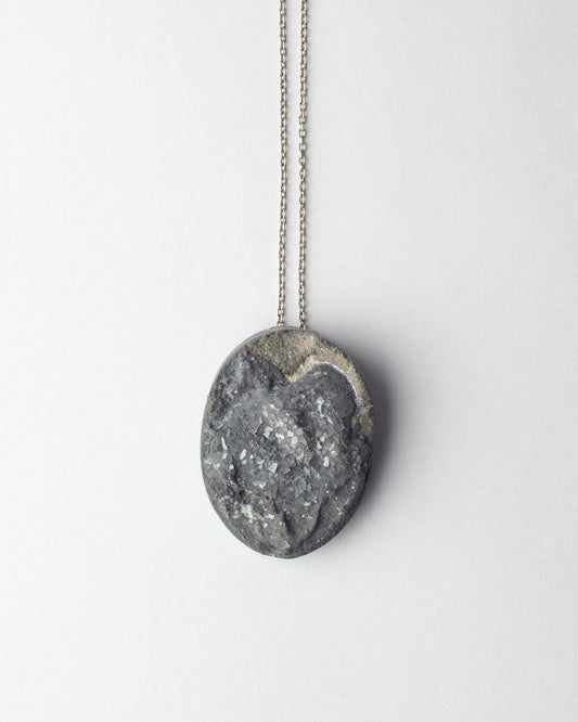 'Solid love pendant'