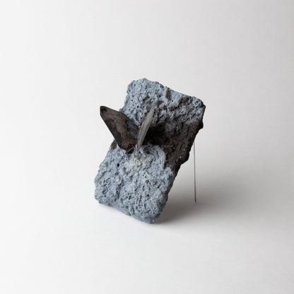'A fleeting rest II brooch'