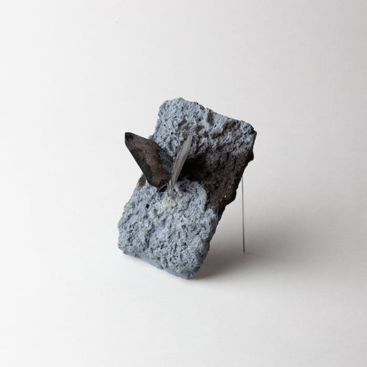 'A fleeting rest II brooch'