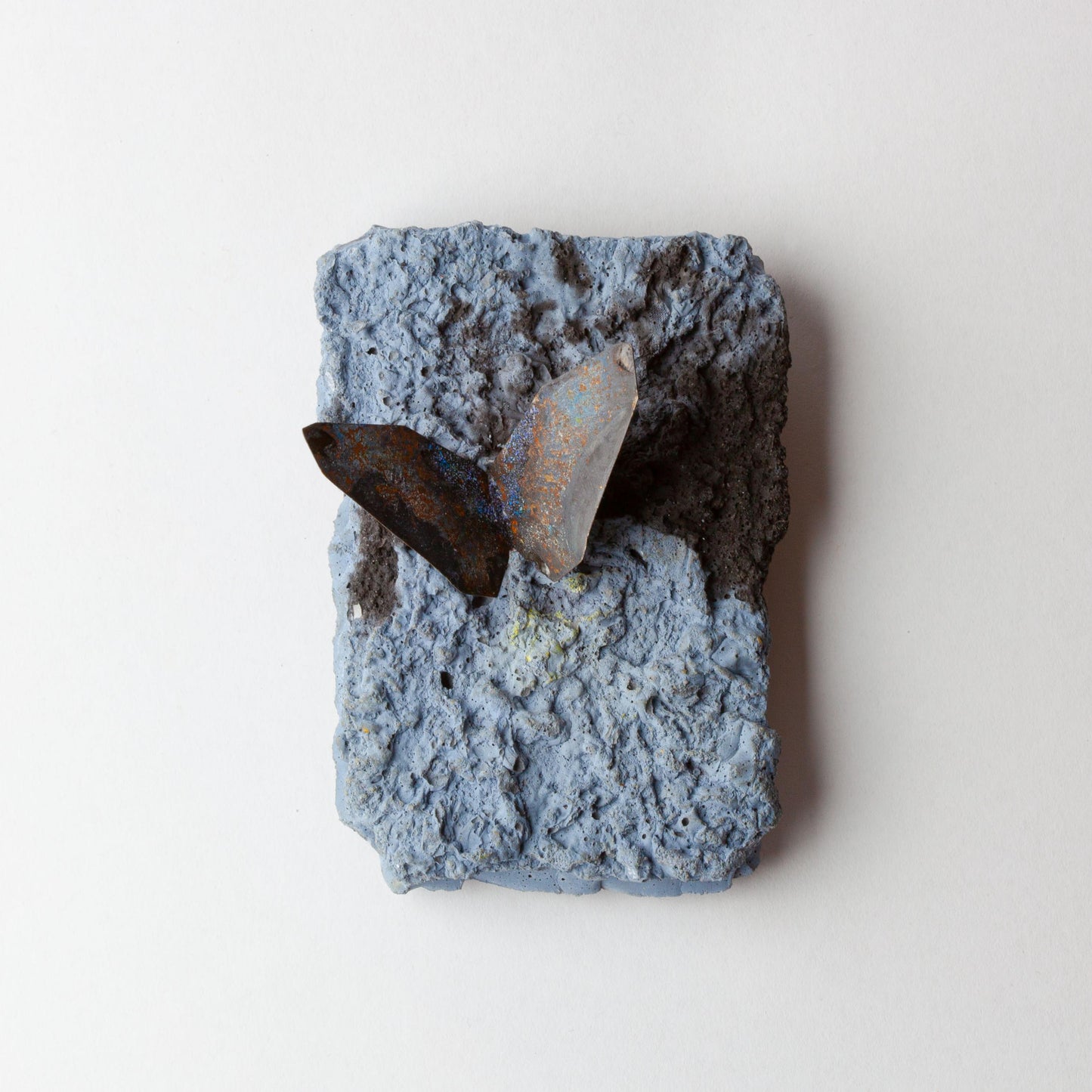 'A fleeting rest II brooch'