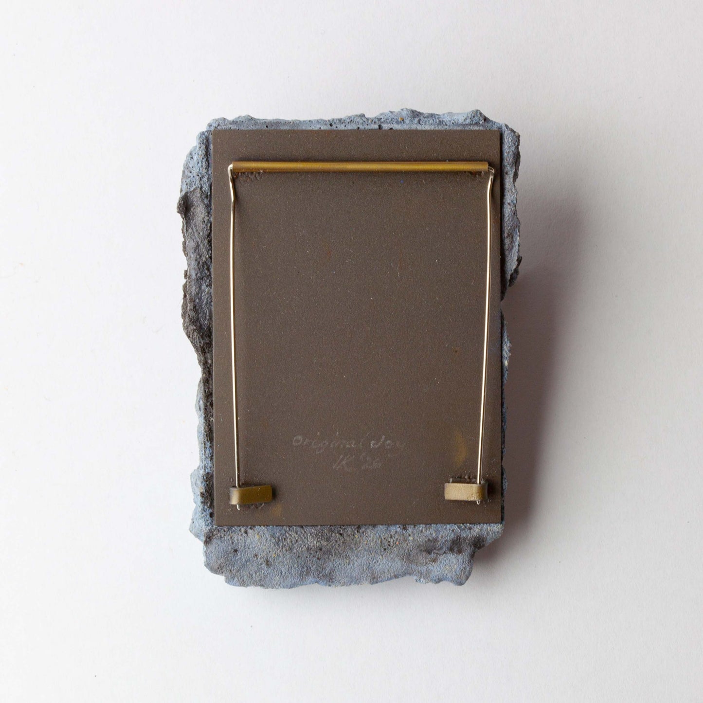 'A fleeting rest II brooch'