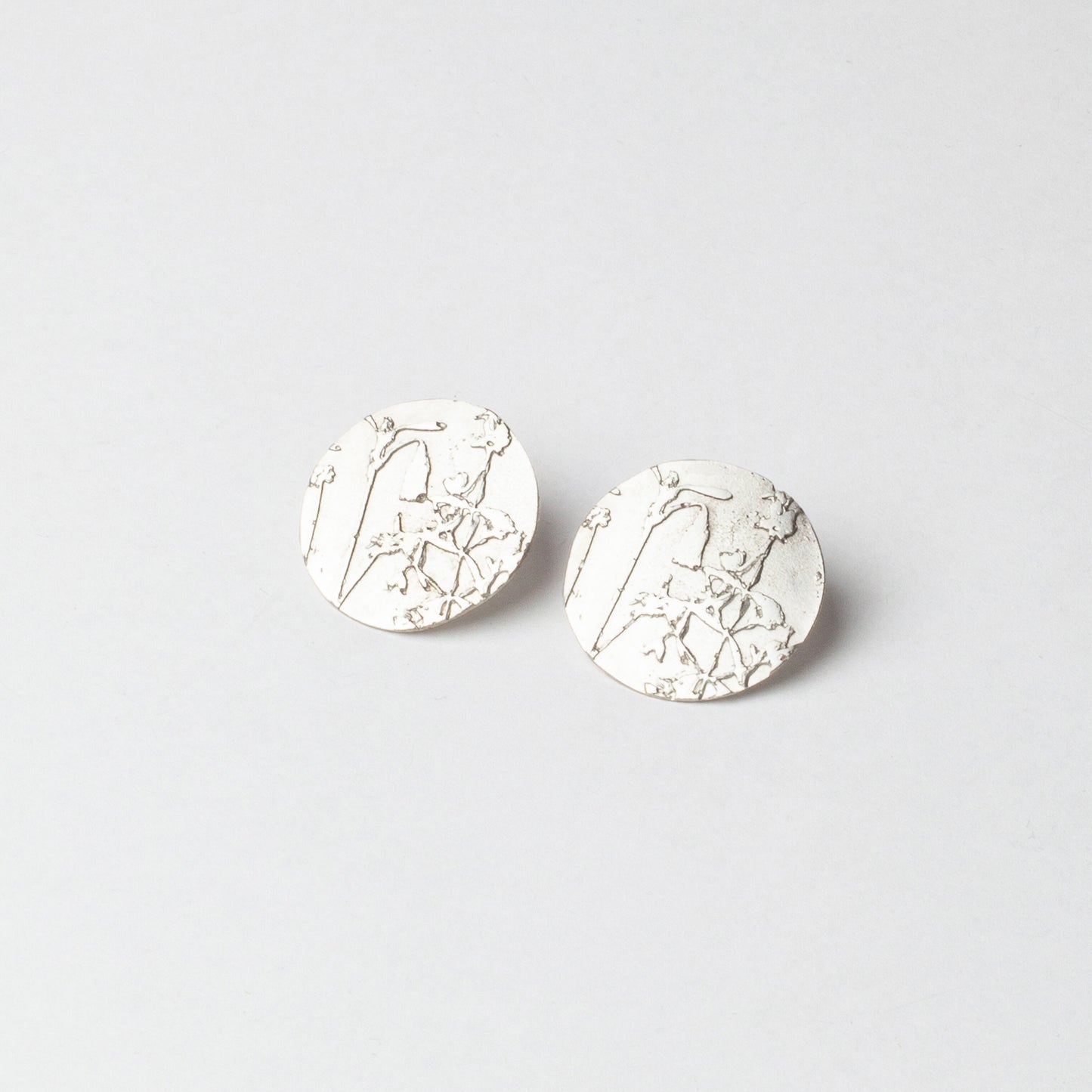 Circular studs