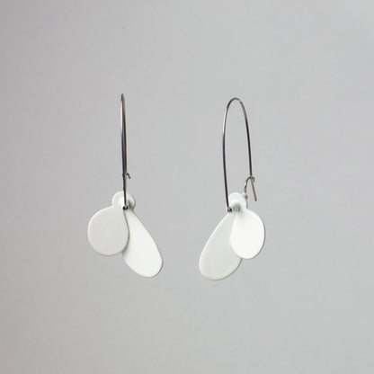 'Leaf' earrings - white