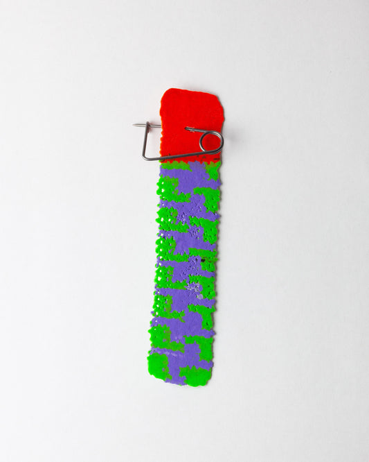 Label brooch #05