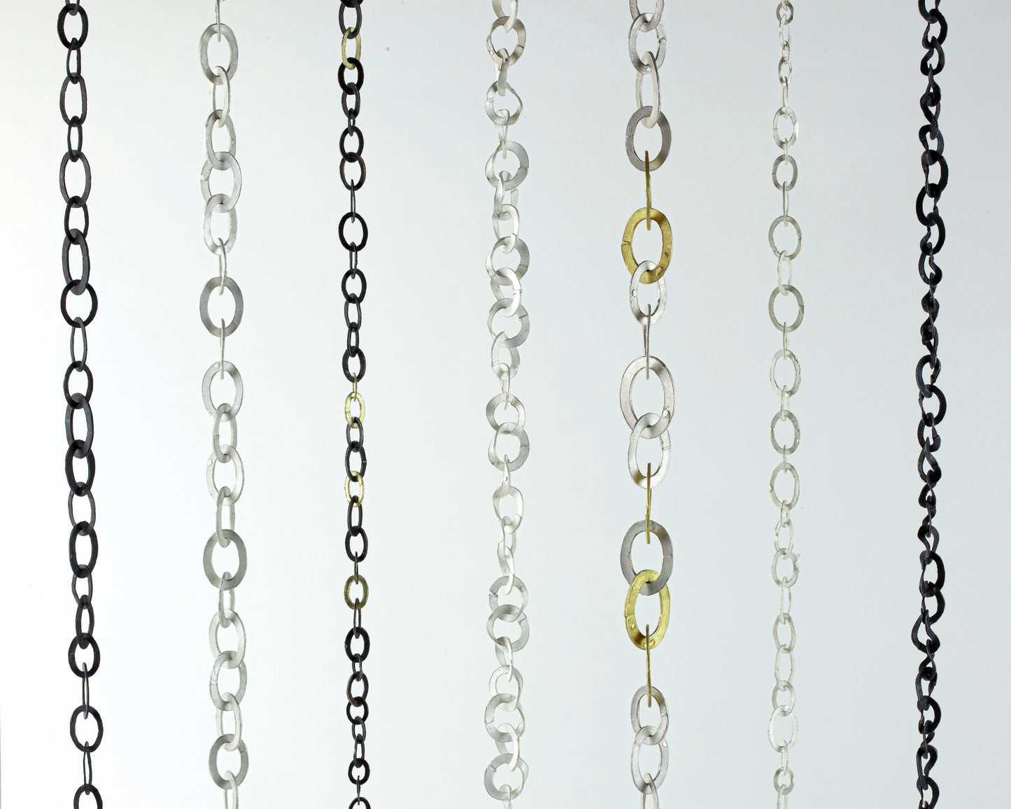 'Chains and Flowers' necklace (Mobius white)