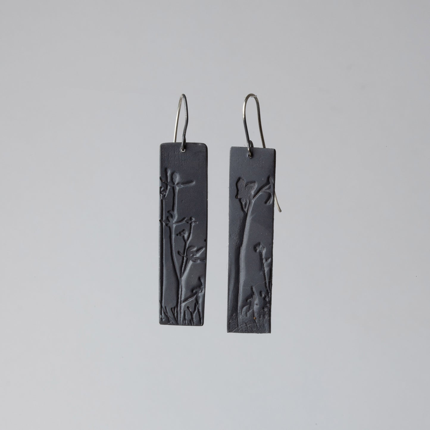 Black strip earrings (hooks)