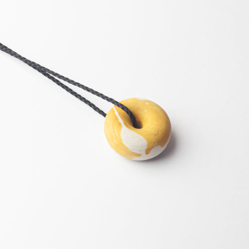 'Jump ring' pendants (yellow)