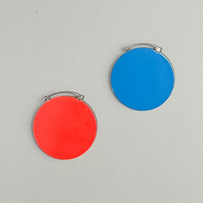 'Flat' brooch