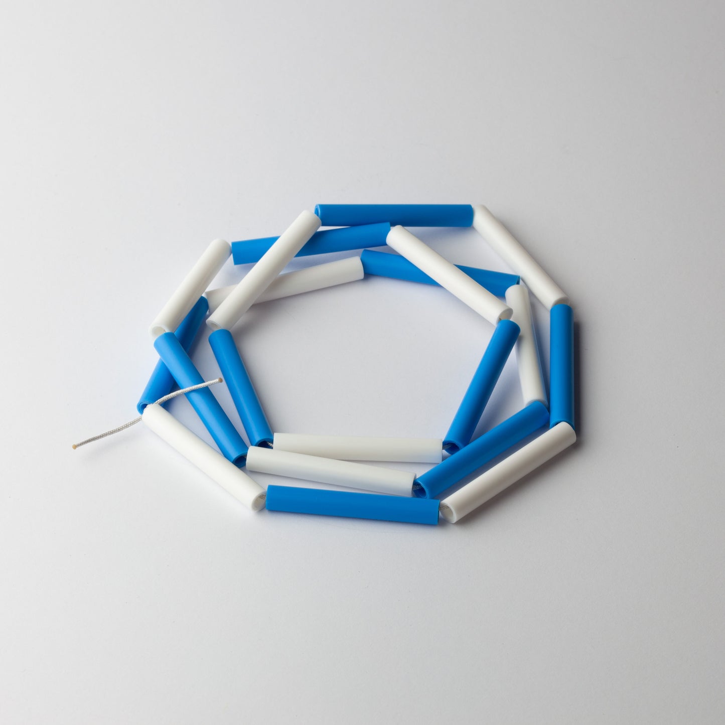 'Straws' necklace - blue/white