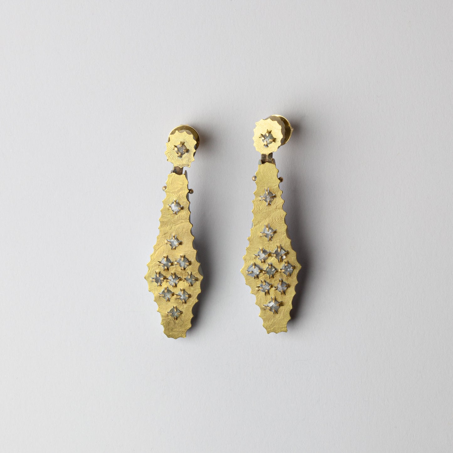 Gold earrings with diamonds