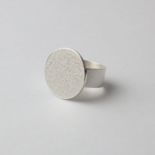 Silver textured ring (circle front)