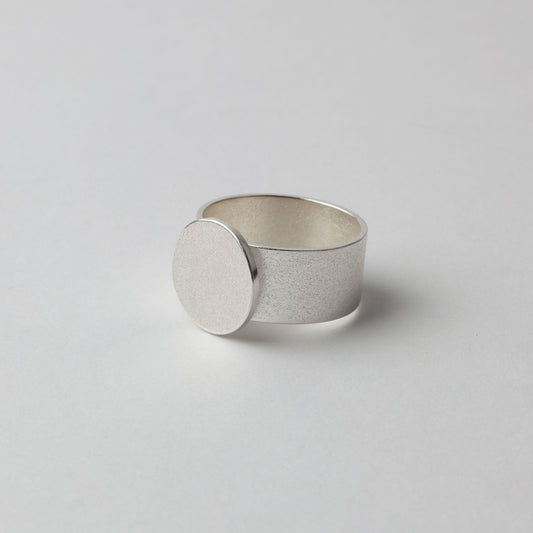 Silver textured ring (circle front)