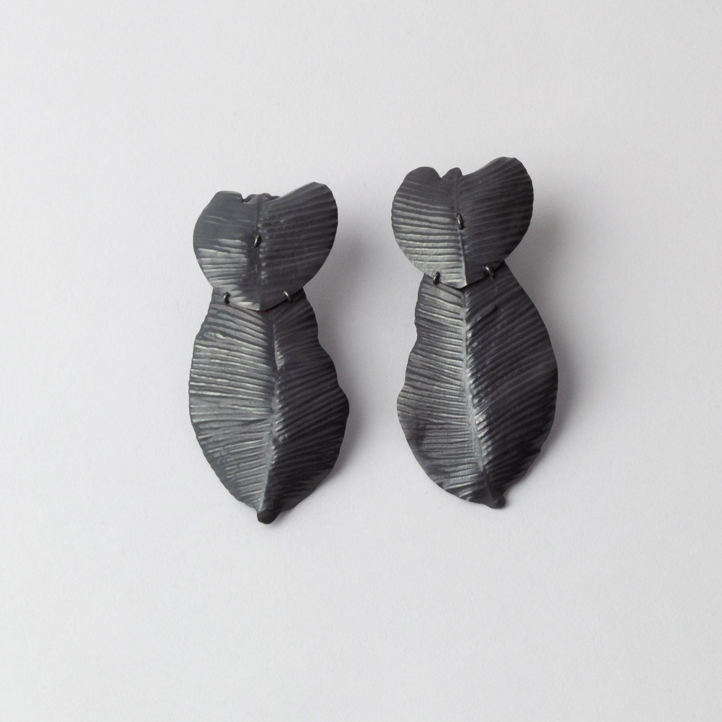 Double leaf stud earrings