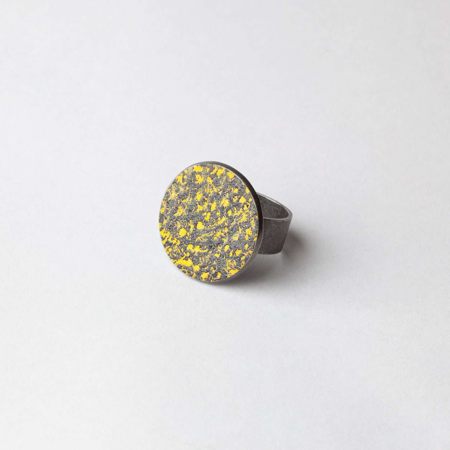 Enamel ring (yellow speckle, med)