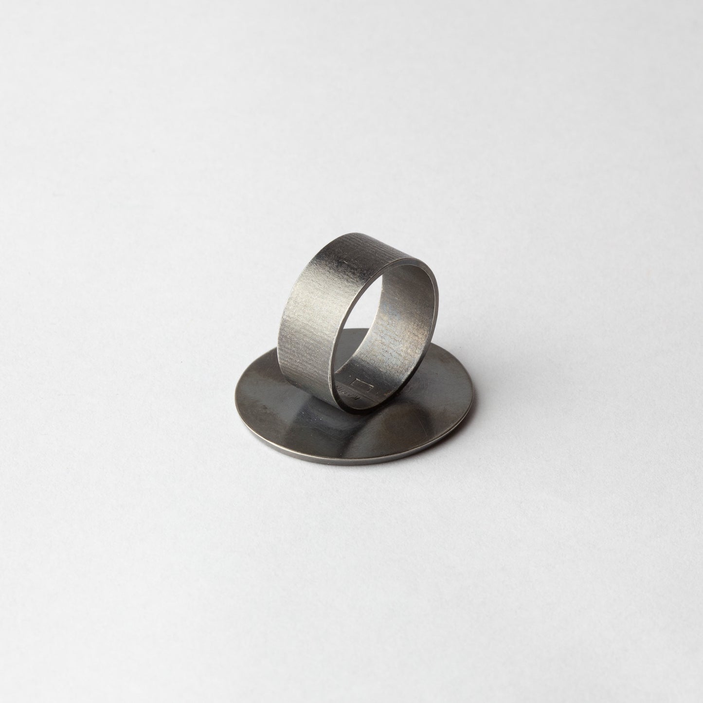 Enamel ring (black, large)