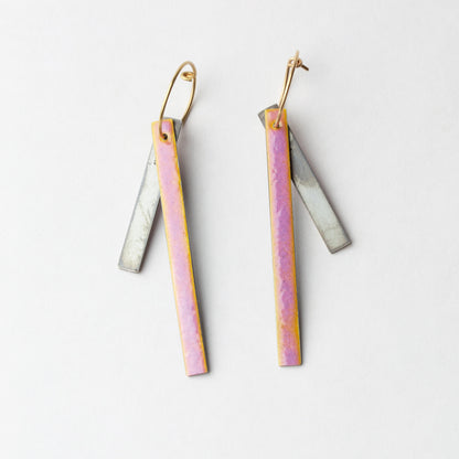 Strip earrings (pink)