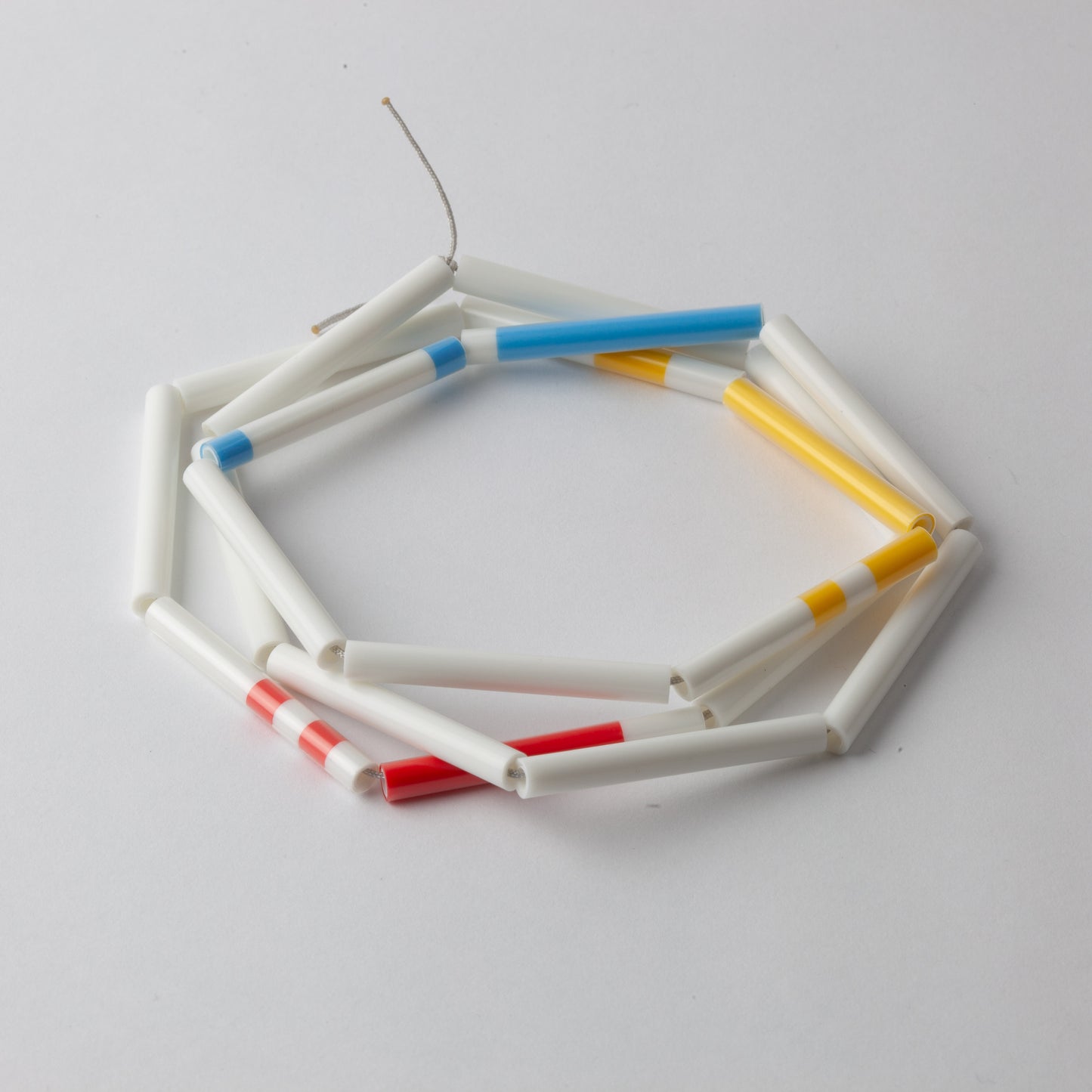 'Straws' necklace - white/primary