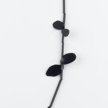 'Leaf' necklace - black