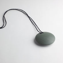 'Lens' pendant