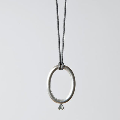 'No worries' pendant
