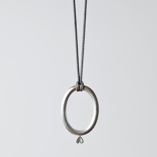 'No worries' pendant