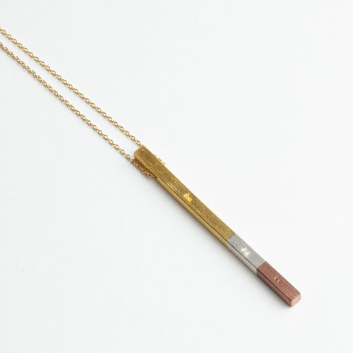 'Percentage: 18k gold' pendant