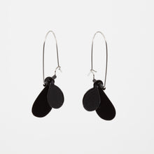 'Leaf' earrings (S) - black