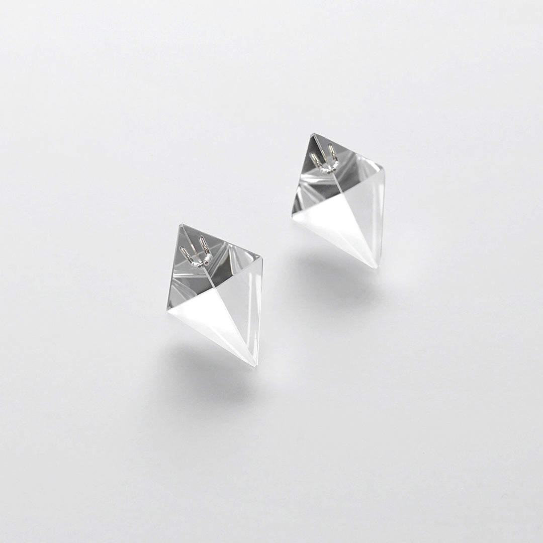 'Window: tetrahedron (S)' stud earrings