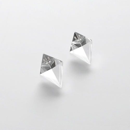 'Window: tetrahedron (S)' stud earrings